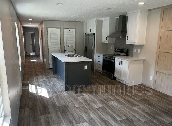 Building Photo - 2844 Maple Ave