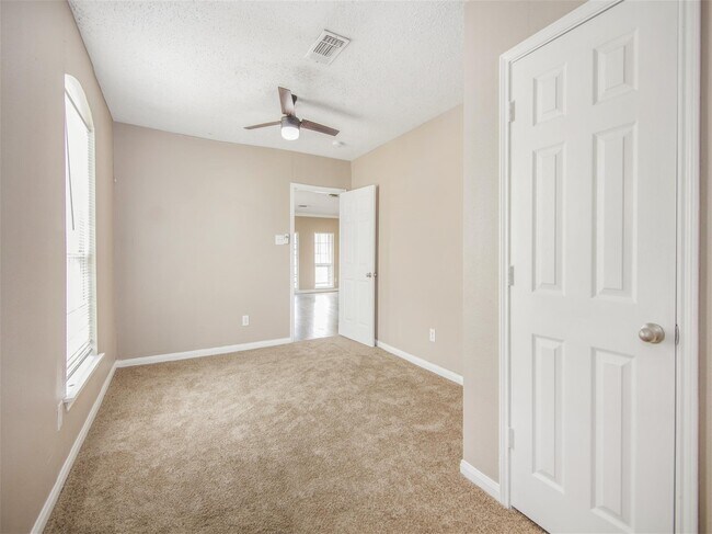 Building Photo - 5108 Clay St