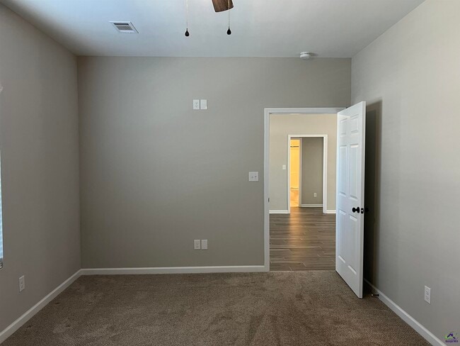 Building Photo - 99 Azalea Ave