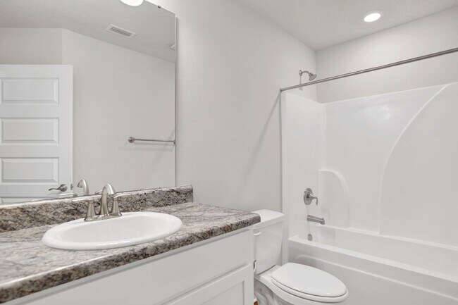 Building Photo - Beautiful 3 Bed 2 Bath Home Centrally Located in Pensacola