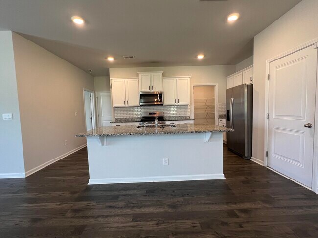 Building Photo - 6120 Beadlow St