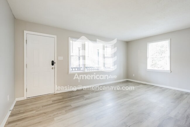 Building Photo - 702 E Orr St