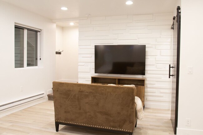 Building Photo - 566 Lewski Ln