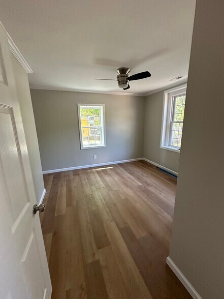 Building Photo - 530 Oakwood Ave