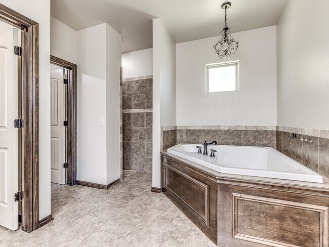Building Photo - Luxury Rental Home in Edmond Schools + Community Pool