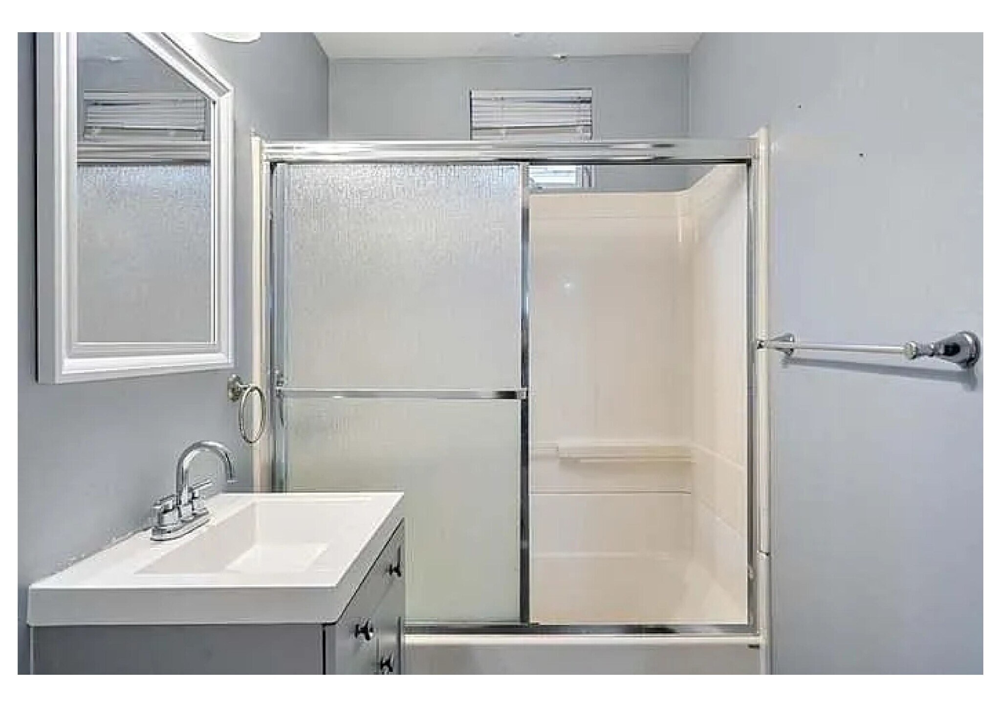 Bathroom 2 - 23 Beale St