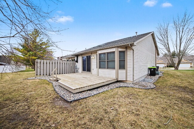 Building Photo - Beautiful 2 Bedroom Duplex Rental with Attached Garage $1700/Month