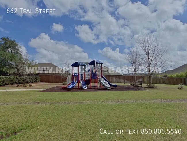 Building Photo - 662 Teal St