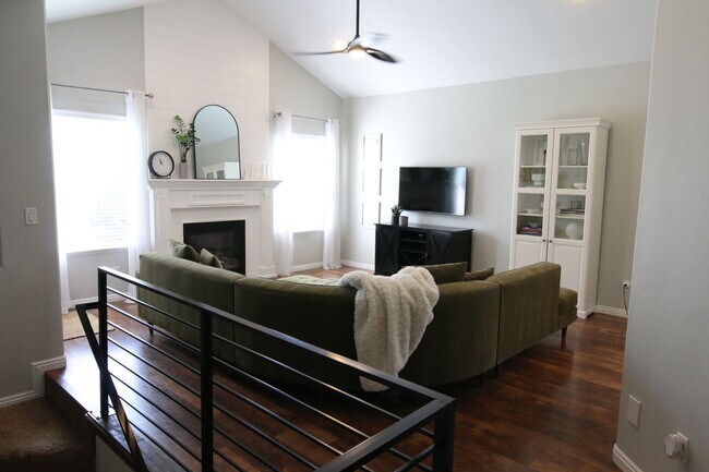 Building Photo - Lovely Home For Rent In Lehi, UT
