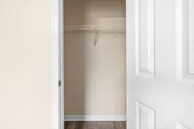 Building Photo - 922 Kingsbury Dr