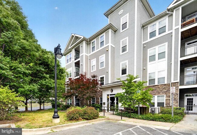 Building Photo - 1321 Karen Blvd