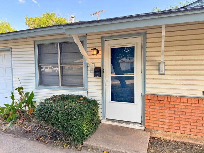 Building Photo - 4118 Palomino St