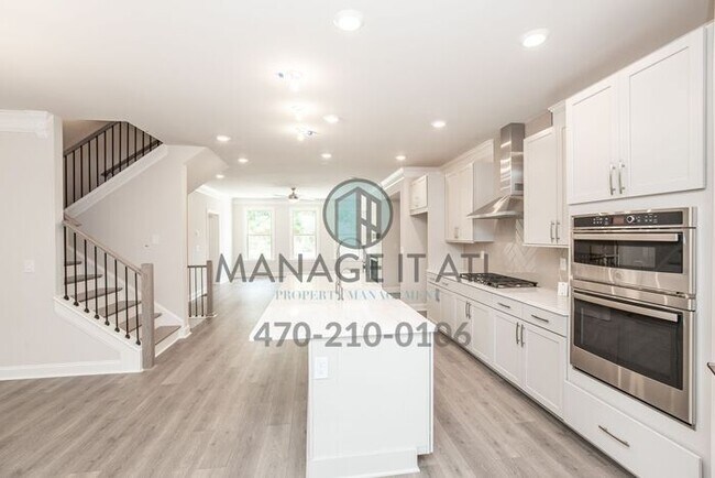 Building Photo - Elegant 4 bedroom Townhome in Chamblee clo...