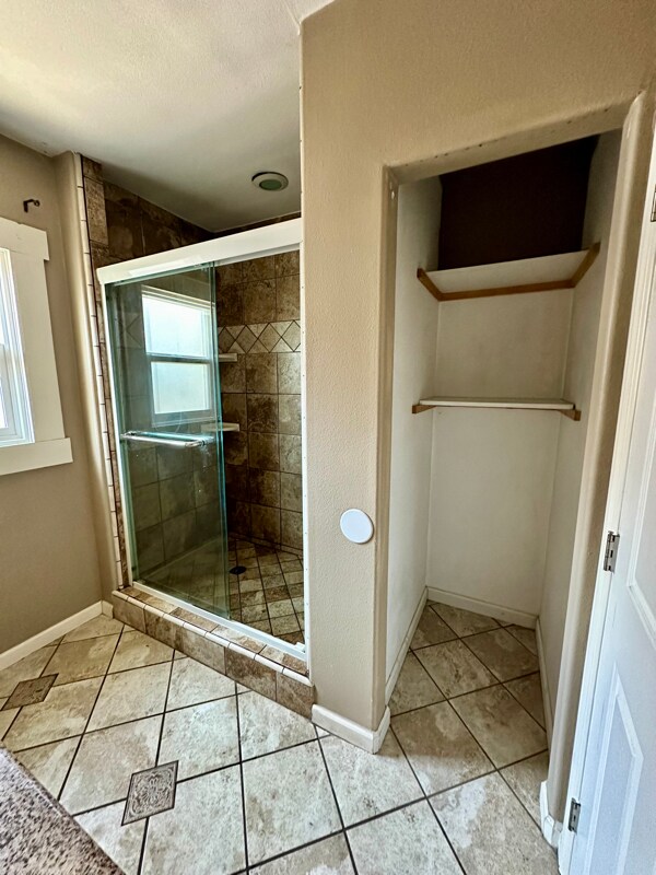 Building Photo - 1421 E Olive Ave