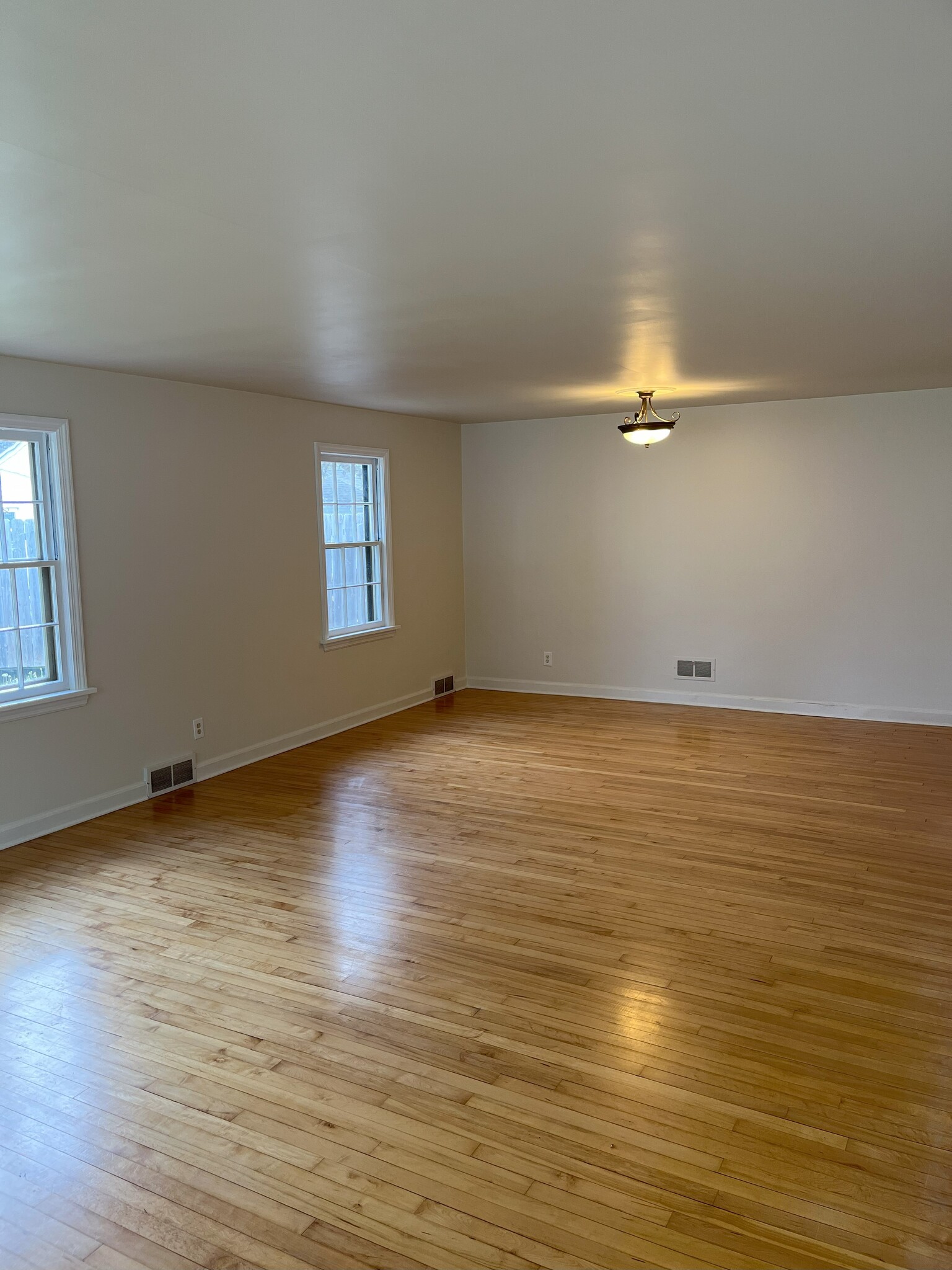 Dining Room - 632 N Superior St