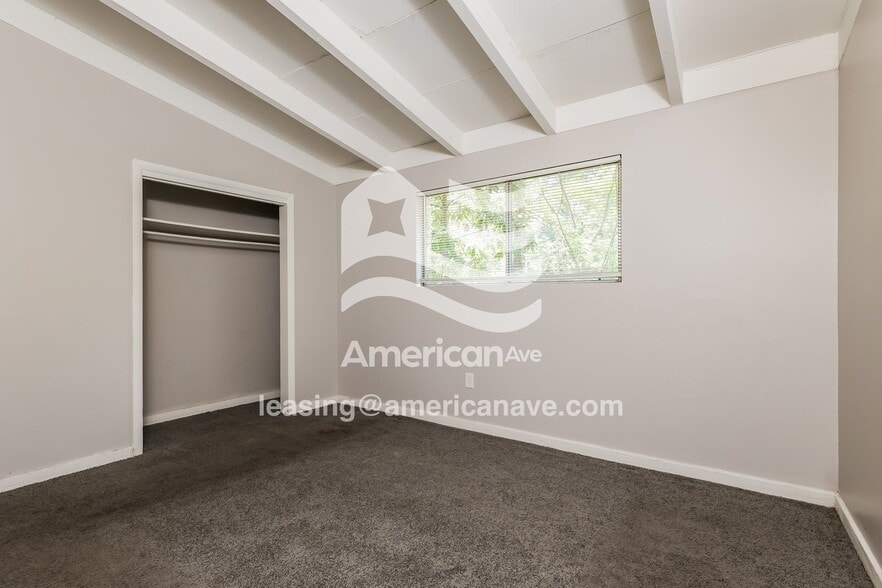 Building Photo - 2854 Revere St