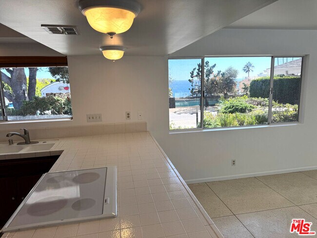 Building Photo - 31617 Broad Beach Rd