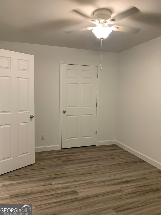 Building Photo - 695 Douglas Dr