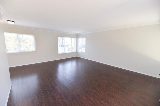 Building Photo - 248 Avenida Del Poniente