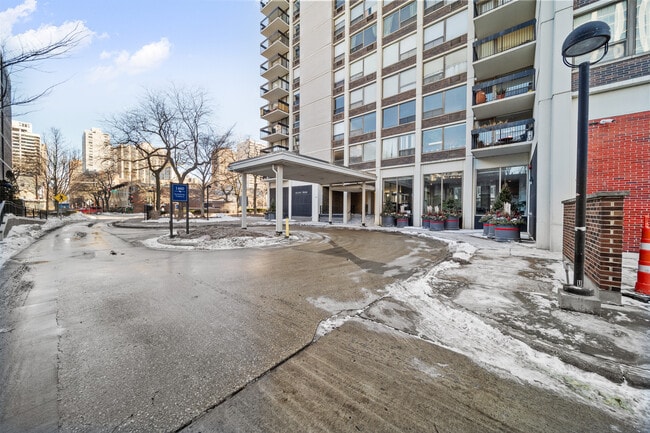 Building Photo - 1460 N Sandburg Ter