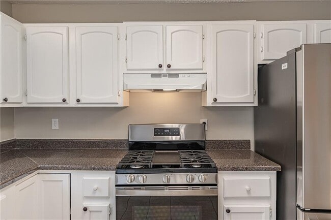 Building Photo - 210 Littlewick Way