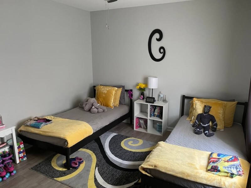 Building Photo - 3201 Crestwood Dr