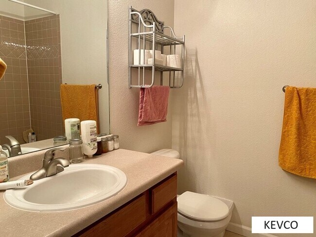 Building Photo - Three Level Townhouse with Attached Two Car Garage!