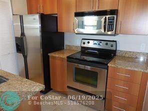 Building Photo - 1020 Crystal Way