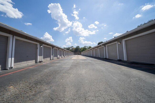 Building Photo - 1740 Timber Ridge Rd