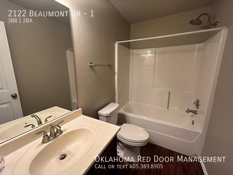 Building Photo - 2122 Beaumont Dr