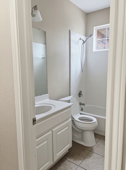 Downstairs Bath - 15201 Calaveras Dr