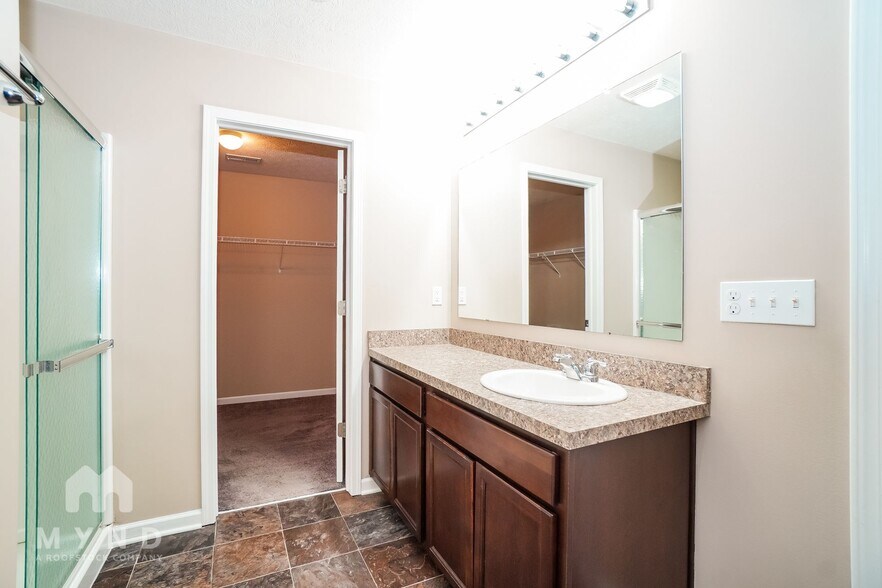 Building Photo - 5630 Branchville Dr