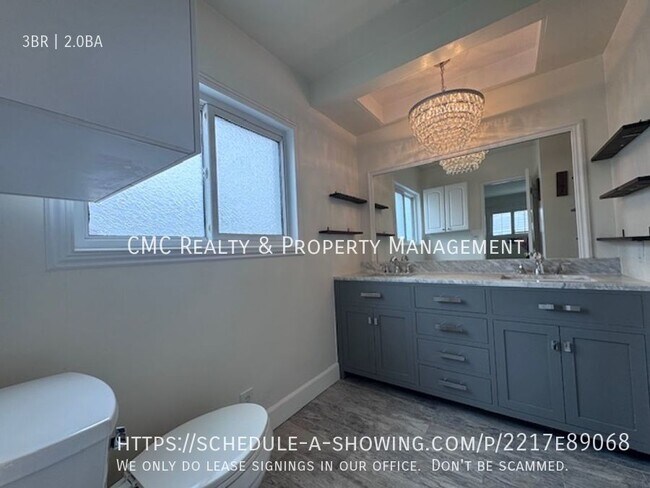 Building Photo - 3 bed & 2 bath home in EAST side Long Beach