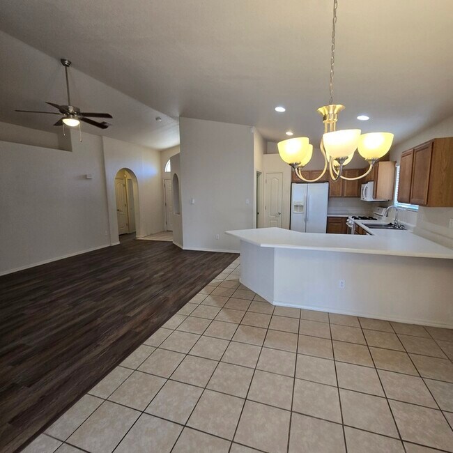 Building Photo - 669 Sunny Meadows Dr