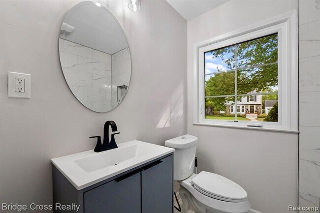 Building Photo - 2614 Essex St