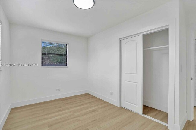 Building Photo - 1960 SW 68th Way