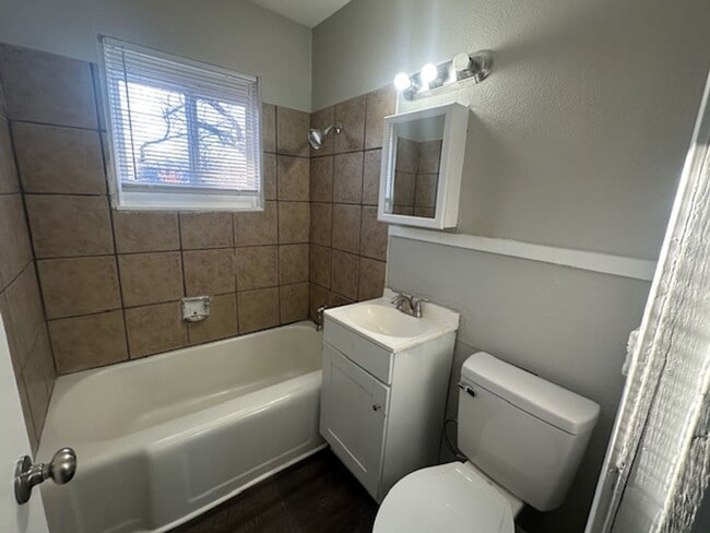 Building Photo - 614-620 S Hunter St