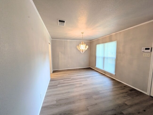 Building Photo - 6618 Cloverbend St