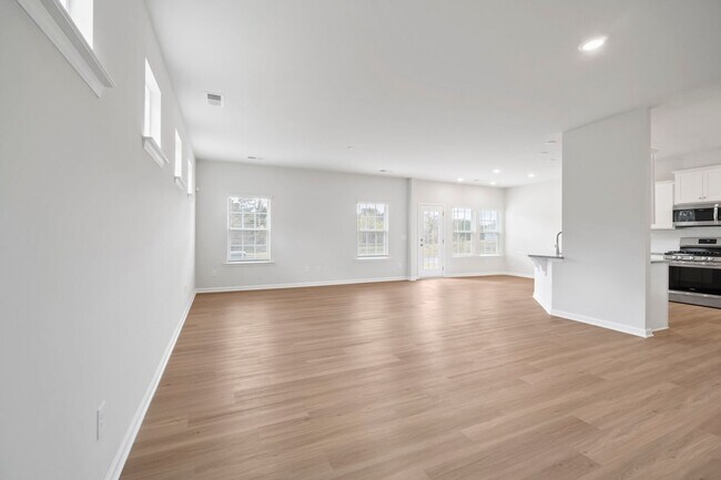 Building Photo - Almost Brand New Home 4 Bedroom with 2.5 b...