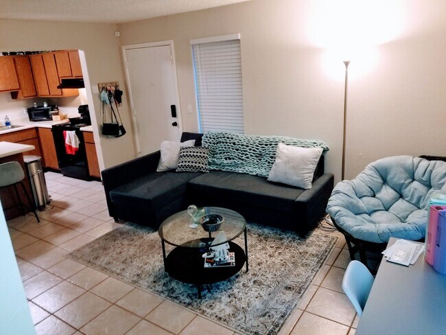 Building Photo - 1 Bed, 1 Bath. Condo! Next to the Heart of NAU Campus!  - Students & Cats OK!! NO Dogs! Avail. NOW!!