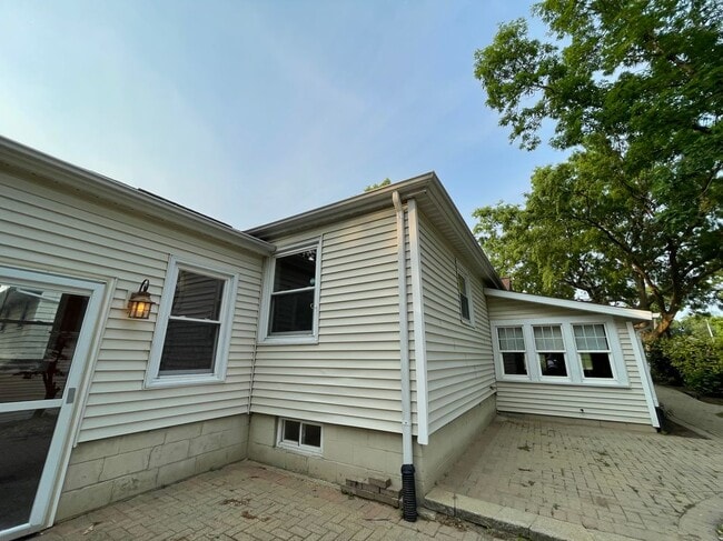 Building Photo - 5201 North Montclair Avenue