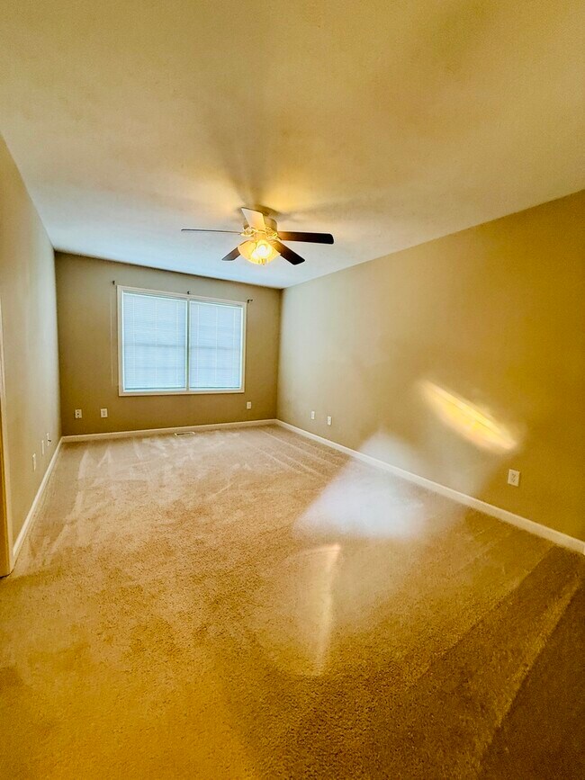 Building Photo - 1112 Ekstam Dr