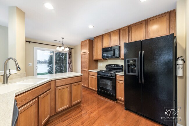 Building Photo - 651 Hawley Dr