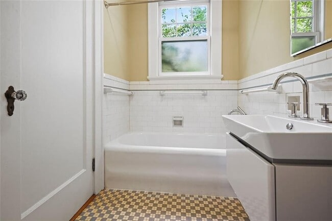 Building Photo - 60 26th St NW