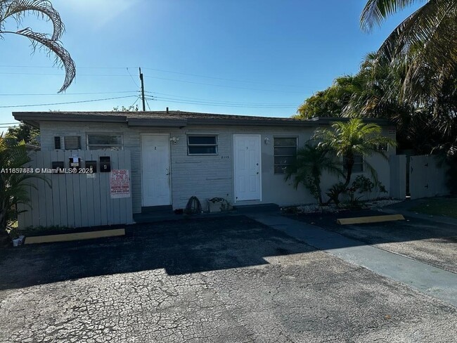 Building Photo - 2115 N 17th Ct