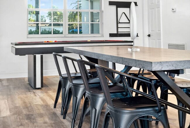 Building Photo - 2365 NE 195th St