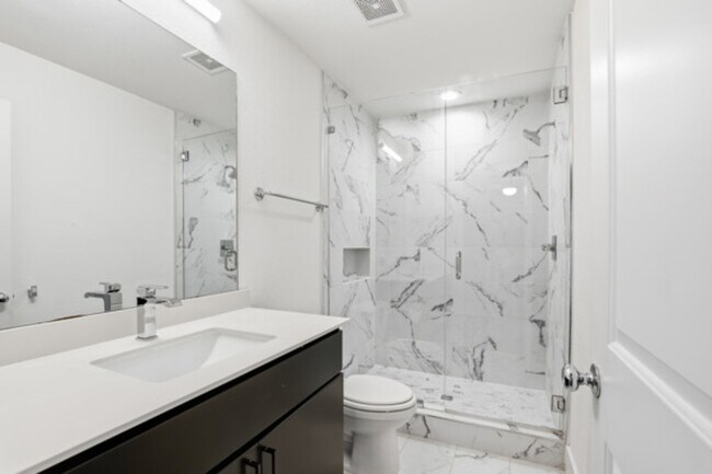 Building Photo - 2825 Townsend Dr