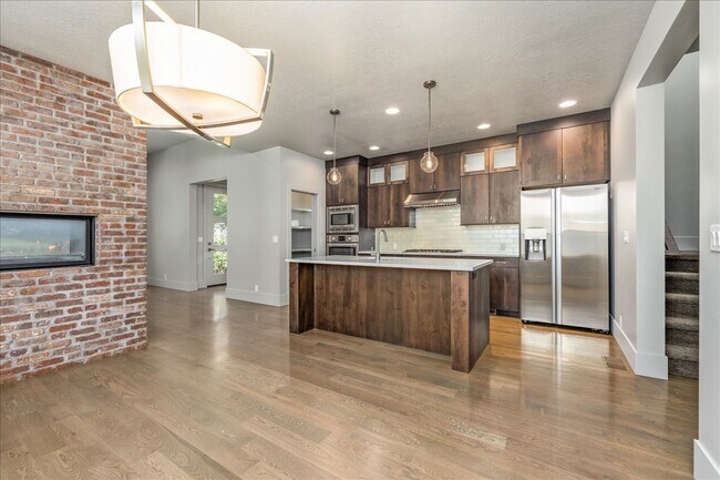 Building Photo - 2758 S Honeycomb Way