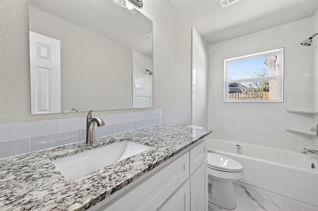 Building Photo - 10603 Highland Woods Dr