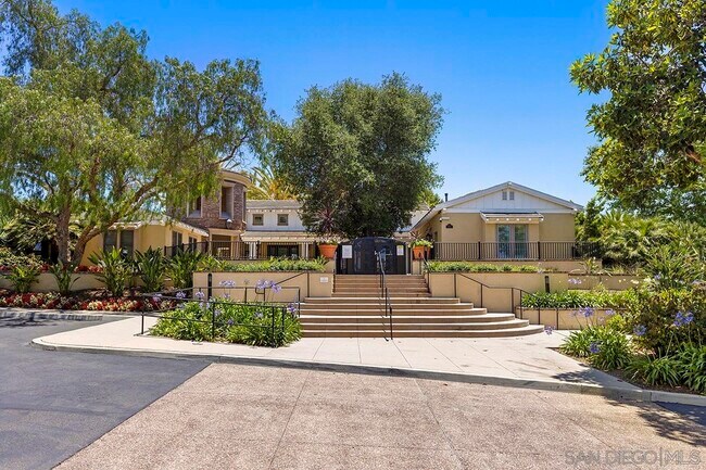 Building Photo - 6338 Huntington Dr